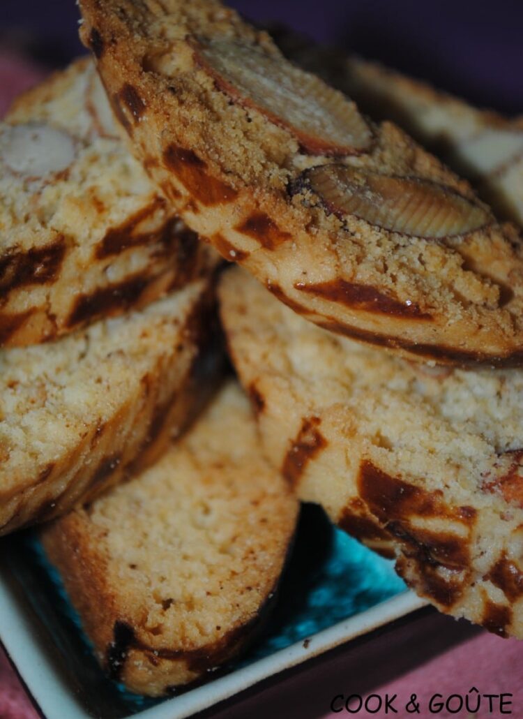Feqqas, biscuits croquant aux amandes, graines de sésame et à l’anis