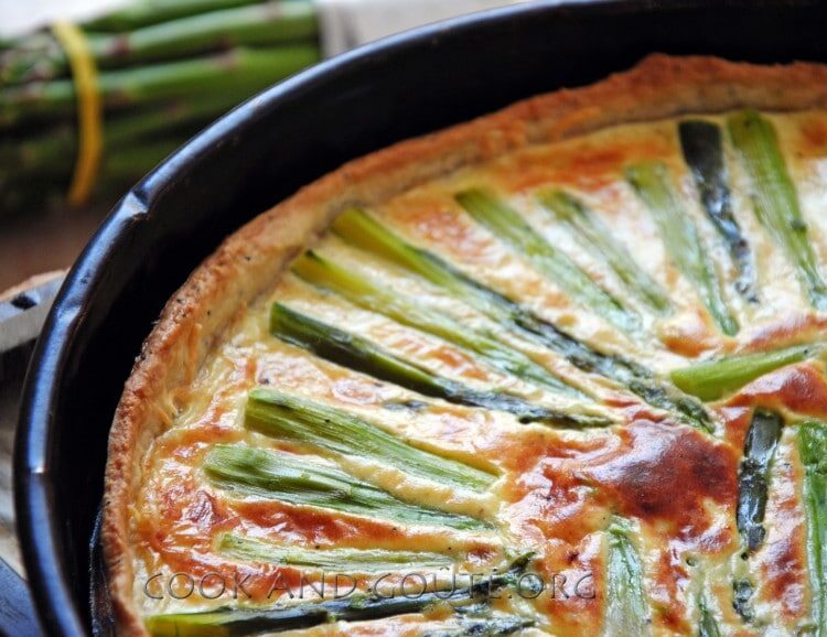 Tarte salée moutarde, graines de pavot et asperges