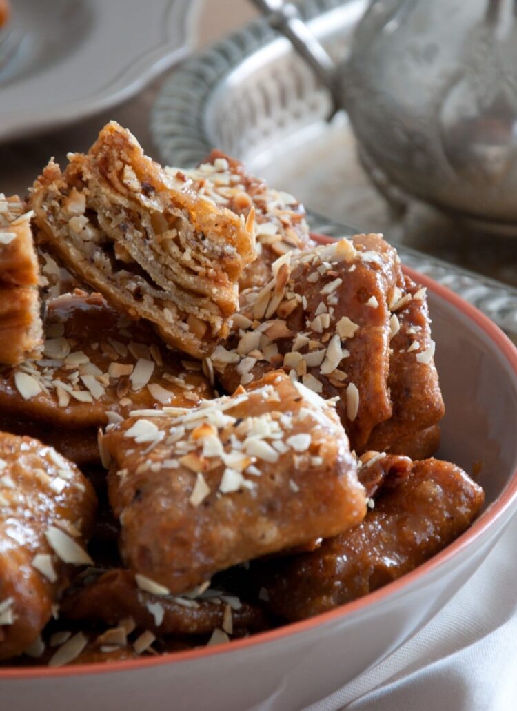 R’ghraifs au miel aux amandes et aux noisettes
