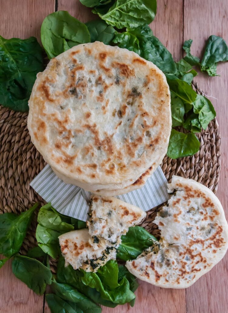 Gozlemes aux épinards, fromage et viande hachée