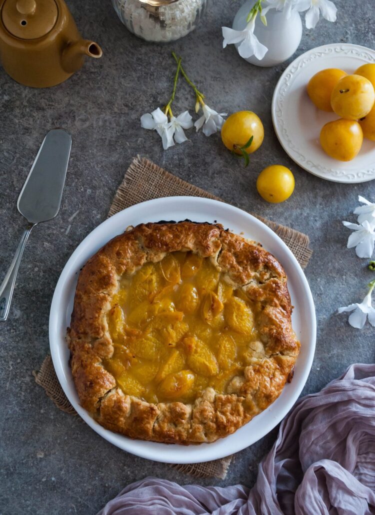 Tarte rustique aux prunes jaunes