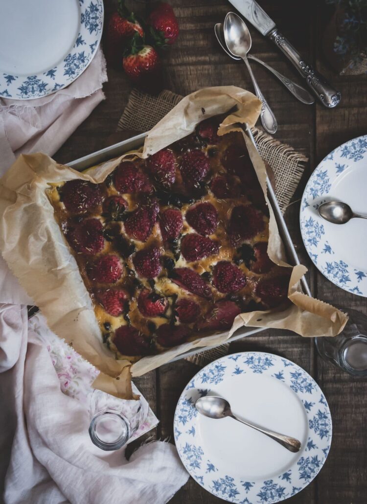 Clafoutis aux fraises et romarin