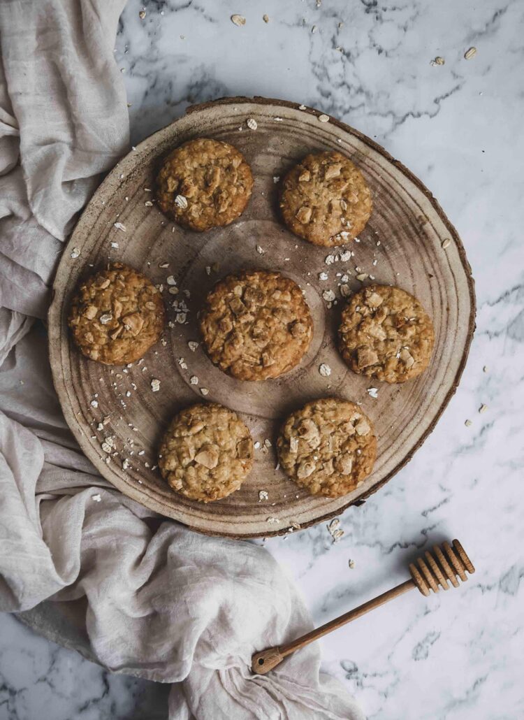 Cookies sans oeufs aux flocons d’avoine, noix coco et miel