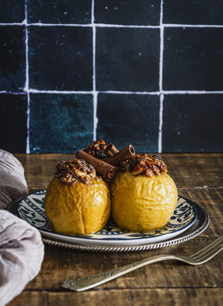 Pommes farcies aux fruits secs à la cannelle