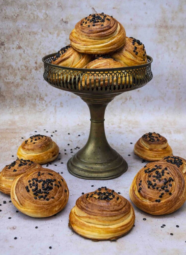 Petits pains en spirale à l’huile d’olive et au safran