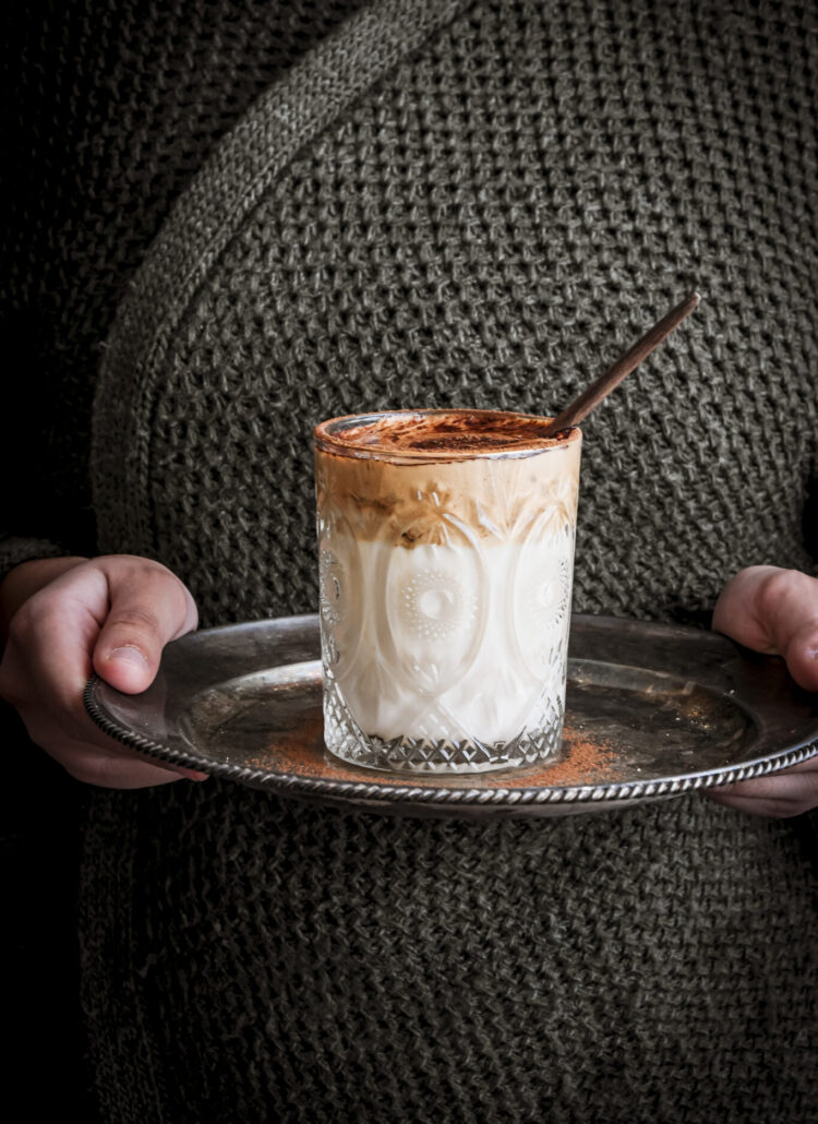 Dalgona coffee, une enfance à l’odeur de café