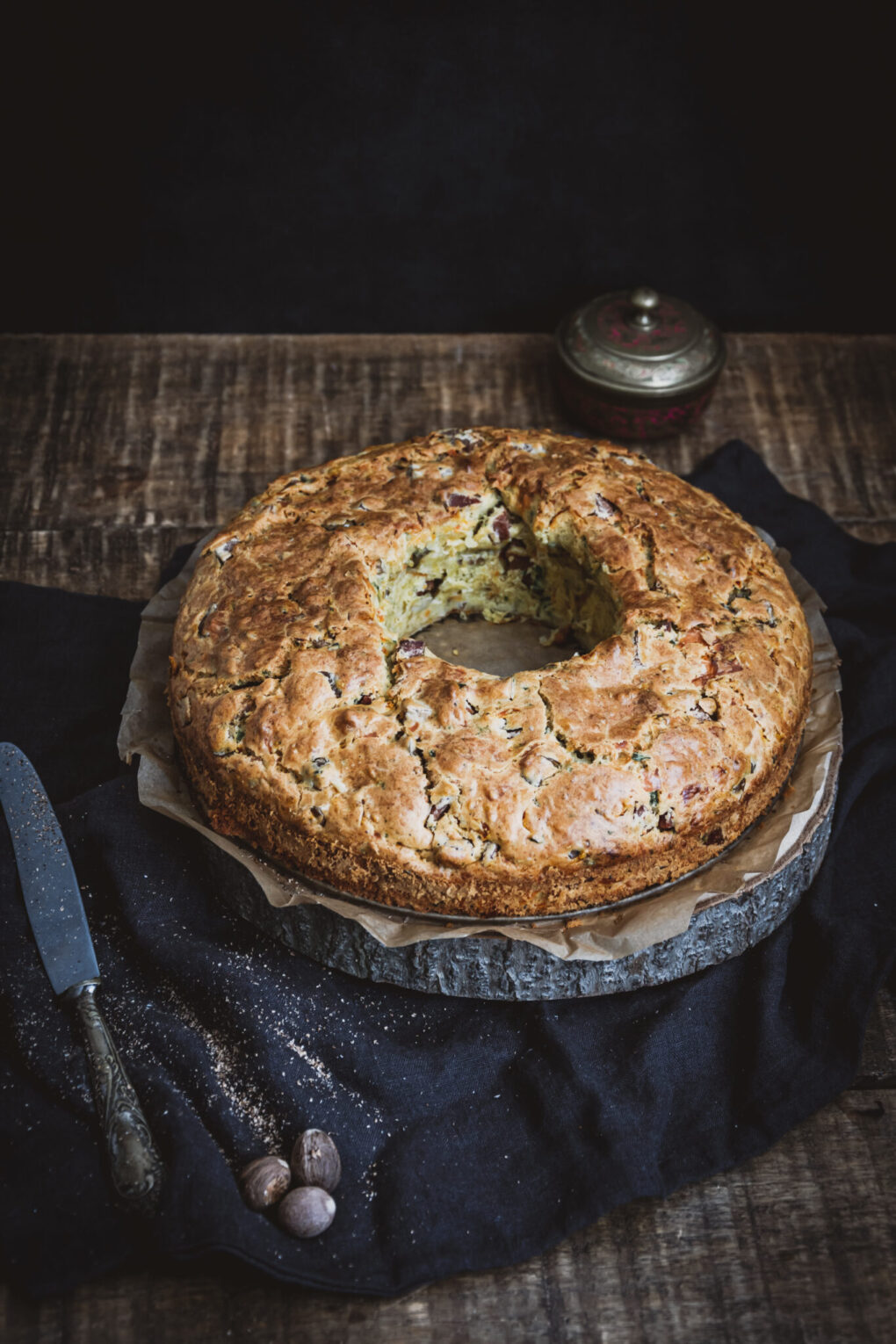 cake salé aux épices et charcuterie